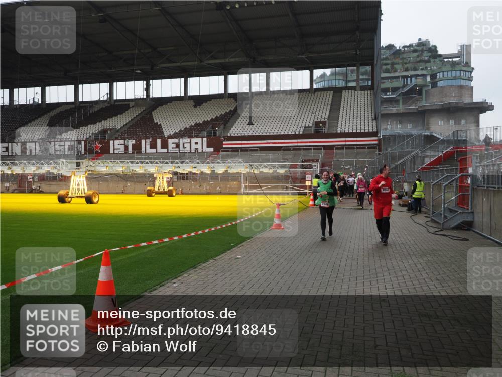 07.12.2025 - St. Pauli X-Mass-Run No. 15 Fabian Wolf http://msf.ph/oto/9418845 07.12.2025 11:28:27 Ziel 1897, 1919, 1920, 1921, 2162, 2163, 2164, 2427, 2431, 2808, 2845, 3599, 3670, 4641 meine-sportfotos.de