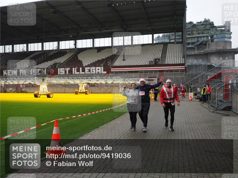 07.12.2025 - St. Pauli X-Mass-Run No. 15 Fabian Wolf http://msf.ph/oto/9419036 07.12.2025 11:29:39 Ziel 859, 882, 1759, 1922, 1924, 1925, 2522, 2701, 2702, 2882, 3143, 3144, 3146, 4651 meine-sportfotos.de