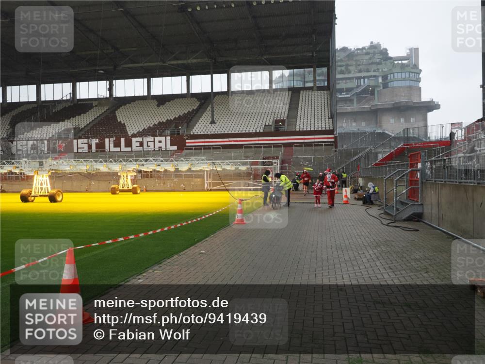 07.12.2025 - St. Pauli X-Mass-Run No. 15 Fabian Wolf http://msf.ph/oto/9419439 07.12.2025 11:32:11 Ziel 2043, 2044, 2120, 3173, 3343, 4640 meine-sportfotos.de