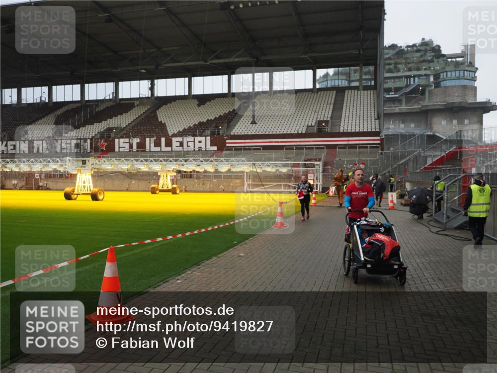 07.12.2025 - St. Pauli X-Mass-Run No. 15 Fabian Wolf http://msf.ph/oto/9419827 07.12.2025 11:35:02 Ziel 316, 2413, 2481, 3005 meine-sportfotos.de