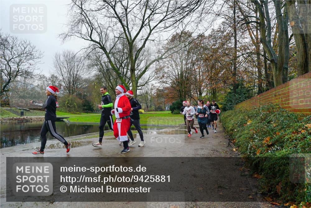 07.12.2025 - St. Pauli X-Mass-Run No. 15 Michael Burmester http://msf.ph/oto/9425881 07.12.2025 09:43:55 Laufen 4552, 4559 meine-sportfotos.de