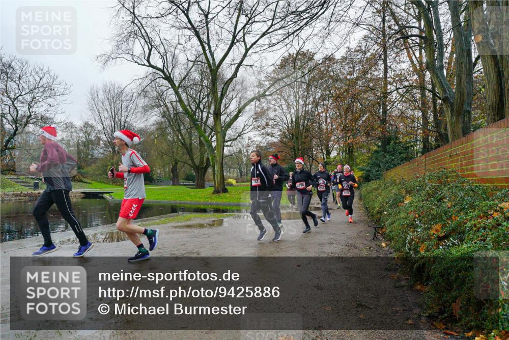 07.12.2025 - St. Pauli X-Mass-Run No. 15 Michael Burmester http://msf.ph/oto/9425886 07.12.2025 09:43:59 Laufen 2781, 2780, 4555, 4560 meine-sportfotos.de