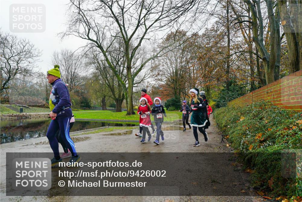 07.12.2025 - St. Pauli X-Mass-Run No. 15 Michael Burmester http://msf.ph/oto/9426002 07.12.2025 09:46:15 Laufen 436, 438 meine-sportfotos.de