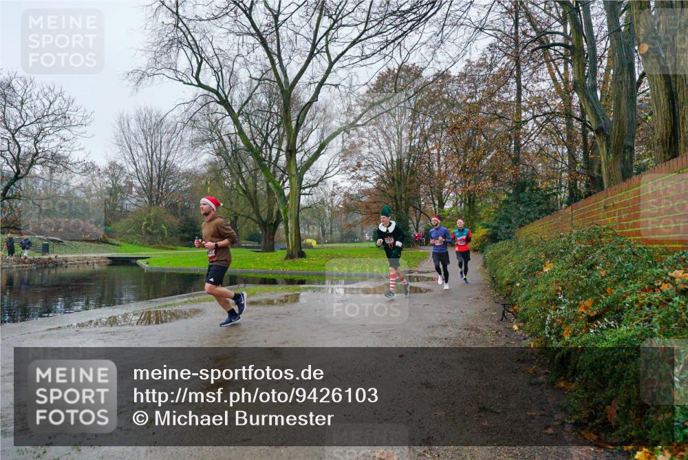 07.12.2025 - St. Pauli X-Mass-Run No. 15 Michael Burmester http://msf.ph/oto/9426103 07.12.2025 09:58:14 Laufen 81 meine-sportfotos.de