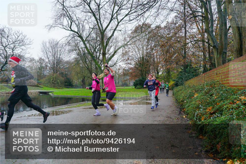 07.12.2025 - St. Pauli X-Mass-Run No. 15 Michael Burmester http://msf.ph/oto/9426194 07.12.2025 10:01:25 Laufen 1326 meine-sportfotos.de