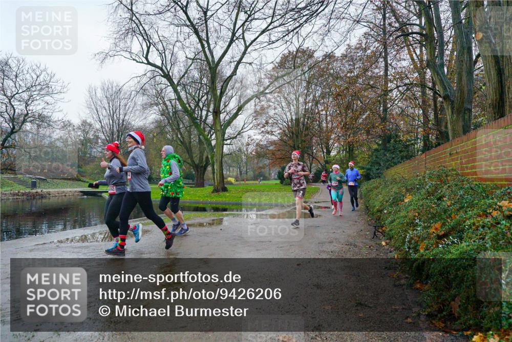 07.12.2025 - St. Pauli X-Mass-Run No. 15 Michael Burmester http://msf.ph/oto/9426206 07.12.2025 10:01:47 Laufen 692, 2045 meine-sportfotos.de