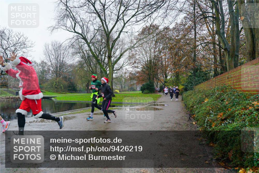 07.12.2025 - St. Pauli X-Mass-Run No. 15 Michael Burmester http://msf.ph/oto/9426219 07.12.2025 10:02:22 Laufen 19, 2927 meine-sportfotos.de