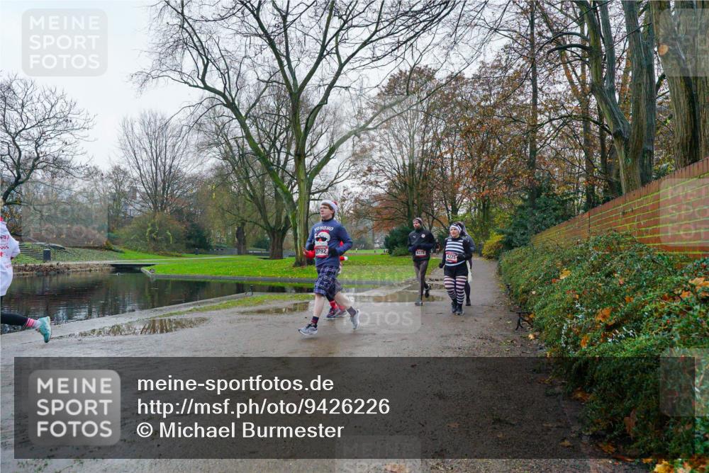 07.12.2025 - St. Pauli X-Mass-Run No. 15 Michael Burmester http://msf.ph/oto/9426226 07.12.2025 10:02:32 Laufen 2792, 4378, 4225 meine-sportfotos.de