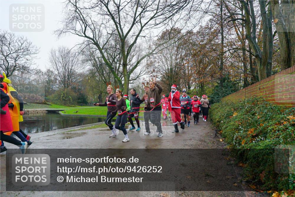 07.12.2025 - St. Pauli X-Mass-Run No. 15 Michael Burmester http://msf.ph/oto/9426252 07.12.2025 10:03:14 Laufen 4497, 4461, 382 meine-sportfotos.de