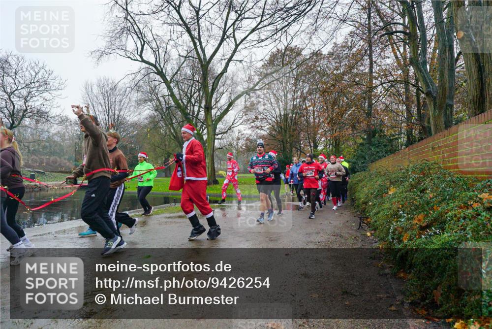 07.12.2025 - St. Pauli X-Mass-Run No. 15 Michael Burmester http://msf.ph/oto/9426254 07.12.2025 10:03:15 Laufen 3828, 4286 meine-sportfotos.de