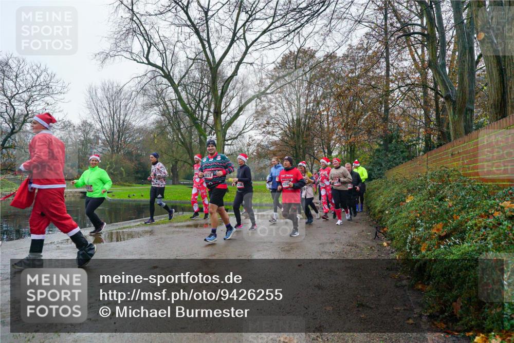 07.12.2025 - St. Pauli X-Mass-Run No. 15 Michael Burmester http://msf.ph/oto/9426255 07.12.2025 10:03:16 Laufen 4296, 1111, 4280 meine-sportfotos.de