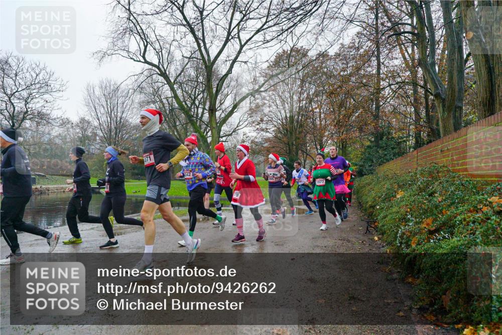 07.12.2025 - St. Pauli X-Mass-Run No. 15 Michael Burmester http://msf.ph/oto/9426262 07.12.2025 10:03:21 Laufen 071, 042, 79, 1977 meine-sportfotos.de