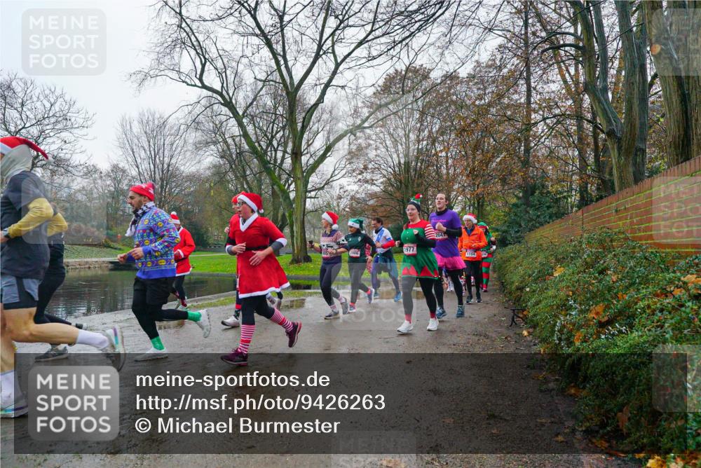 07.12.2025 - St. Pauli X-Mass-Run No. 15 Michael Burmester http://msf.ph/oto/9426263 07.12.2025 10:03:21 Laufen 1986, 1977, 1104 meine-sportfotos.de