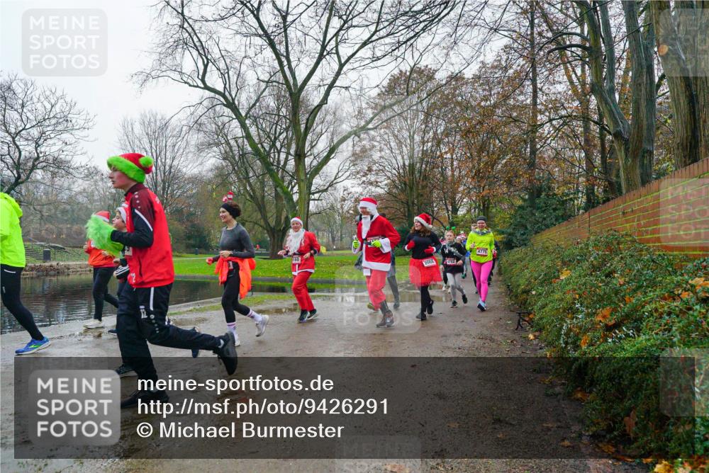 07.12.2025 - St. Pauli X-Mass-Run No. 15 Michael Burmester http://msf.ph/oto/9426291 07.12.2025 10:03:41 Laufen 2058, 4782, 4775 meine-sportfotos.de