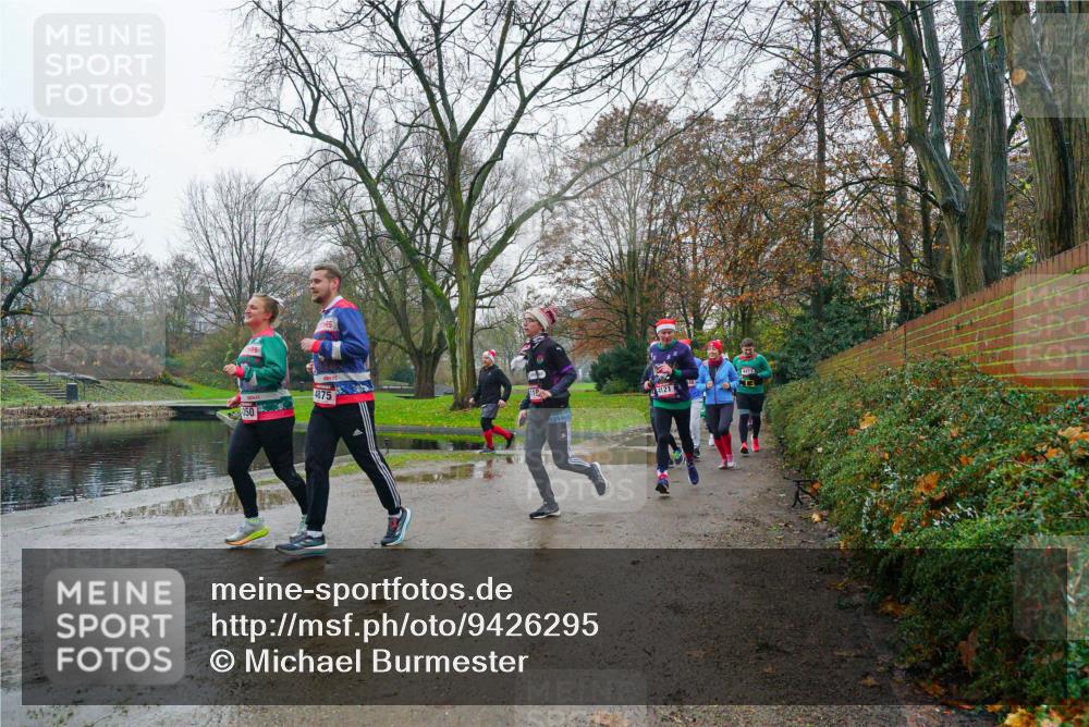 07.12.2025 - St. Pauli X-Mass-Run No. 15 Michael Burmester http://msf.ph/oto/9426295 07.12.2025 10:03:45 Laufen 350, 4875, 4121 meine-sportfotos.de