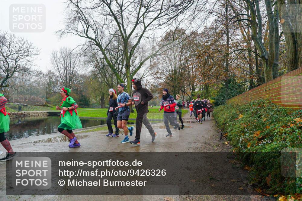 07.12.2025 - St. Pauli X-Mass-Run No. 15 Michael Burmester http://msf.ph/oto/9426326 07.12.2025 10:04:11 Laufen 3644, 2638 meine-sportfotos.de