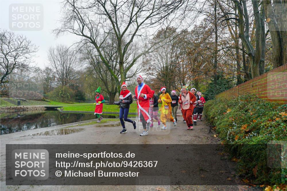 07.12.2025 - St. Pauli X-Mass-Run No. 15 Michael Burmester http://msf.ph/oto/9426367 07.12.2025 10:05:04 Laufen 3669, 3224, 4073, 3792 meine-sportfotos.de