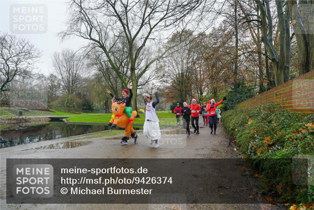 07.12.2025 - St. Pauli X-Mass-Run No. 15 Michael Burmester http://msf.ph/oto/9426374 07.12.2025 10:05:14 Laufen 1727, 3729 meine-sportfotos.de