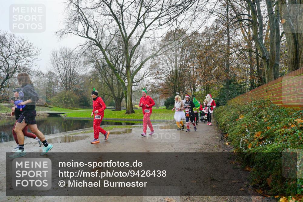 07.12.2025 - St. Pauli X-Mass-Run No. 15 Michael Burmester http://msf.ph/oto/9426438 07.12.2025 10:06:21 Laufen 3089, 3090 meine-sportfotos.de