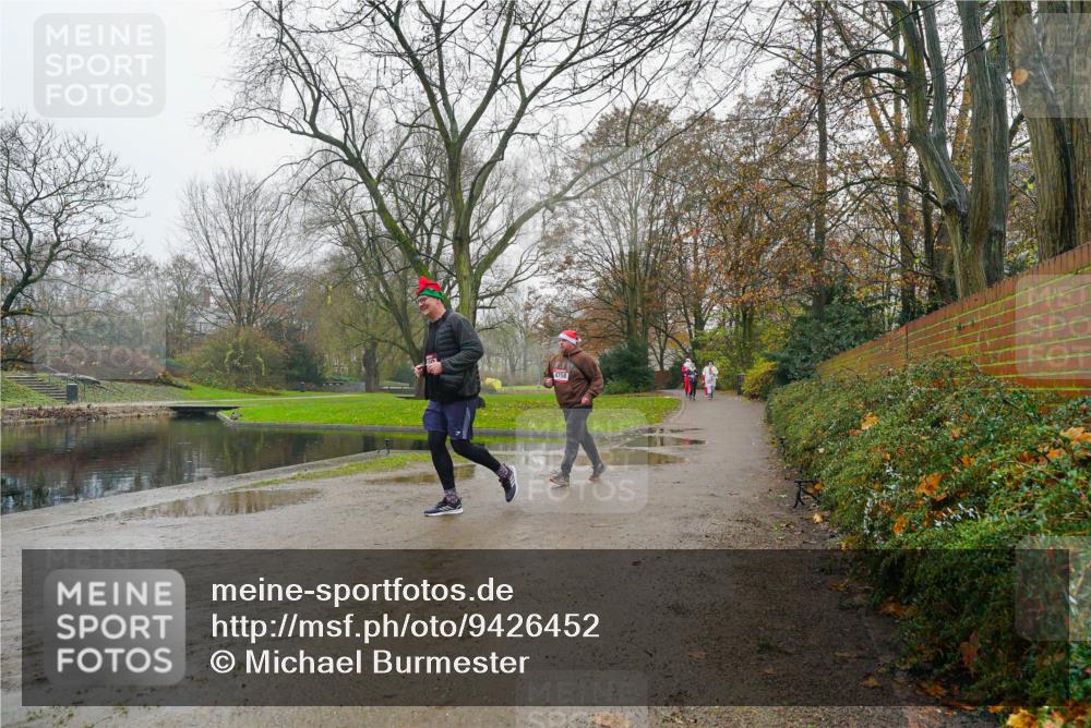 07.12.2025 - St. Pauli X-Mass-Run No. 15 Michael Burmester http://msf.ph/oto/9426452 07.12.2025 10:06:39 Laufen 4758 meine-sportfotos.de