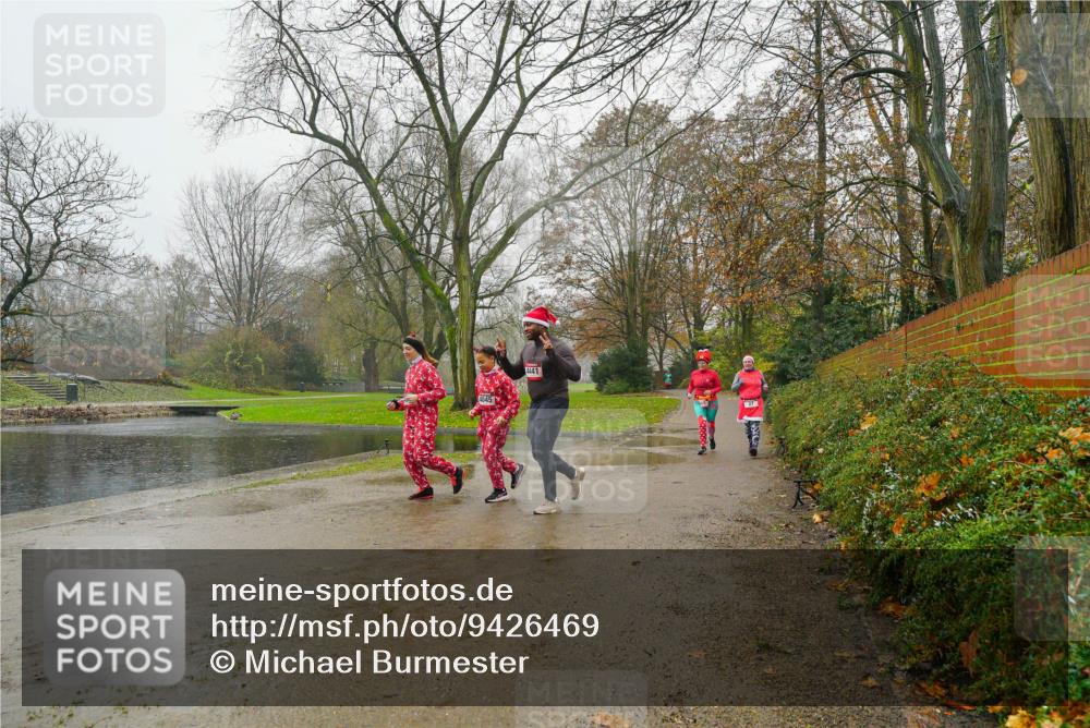 07.12.2025 - St. Pauli X-Mass-Run No. 15 Michael Burmester http://msf.ph/oto/9426469 07.12.2025 10:08:11 Laufen 4045, 4441 meine-sportfotos.de