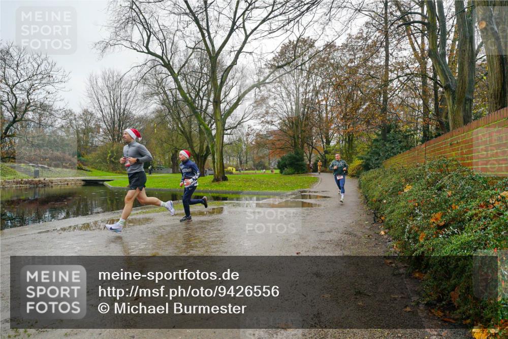 07.12.2025 - St. Pauli X-Mass-Run No. 15 Michael Burmester http://msf.ph/oto/9426556 07.12.2025 10:37:44 Laufen  meine-sportfotos.de