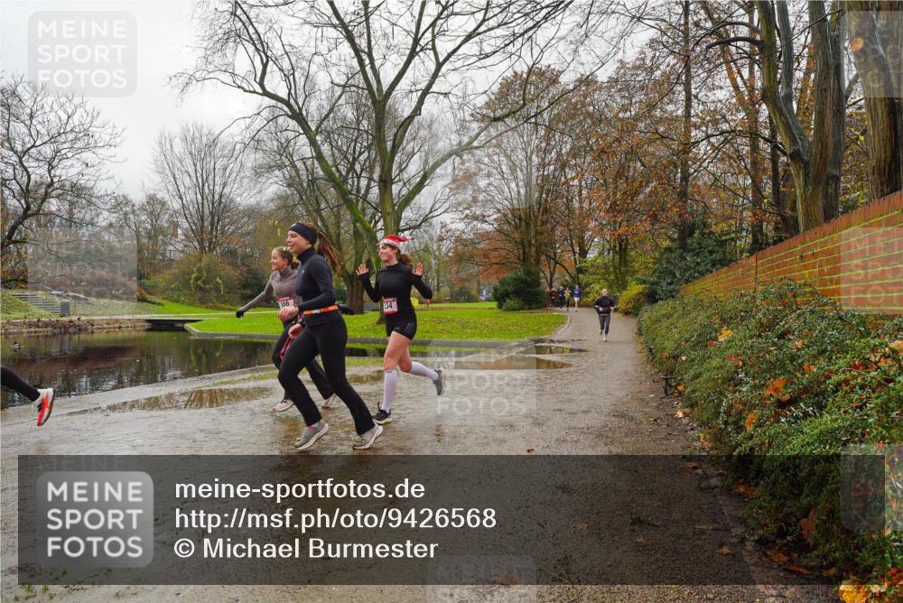 07.12.2025 - St. Pauli X-Mass-Run No. 15 Michael Burmester http://msf.ph/oto/9426568 07.12.2025 10:39:29 Laufen 566, 234 meine-sportfotos.de