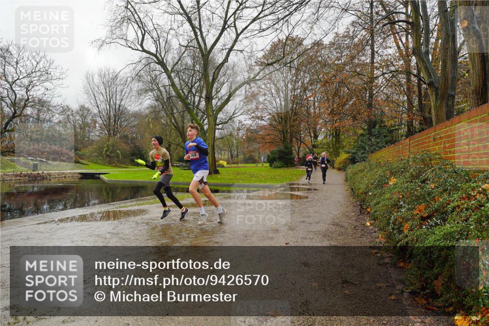 07.12.2025 - St. Pauli X-Mass-Run No. 15 Michael Burmester http://msf.ph/oto/9426570 07.12.2025 10:39:39 Laufen 568 meine-sportfotos.de
