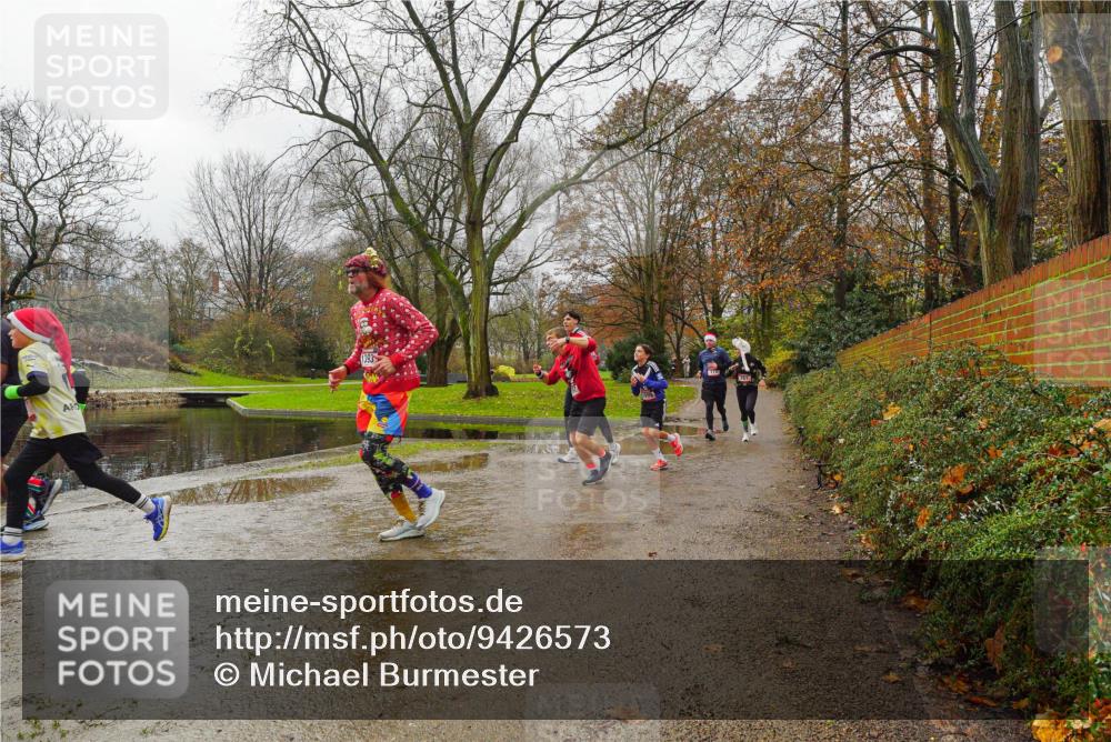 07.12.2025 - St. Pauli X-Mass-Run No. 15 Michael Burmester http://msf.ph/oto/9426573 07.12.2025 10:39:48 Laufen 1393 meine-sportfotos.de