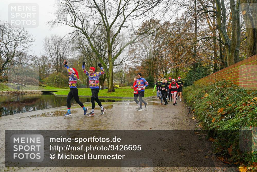 07.12.2025 - St. Pauli X-Mass-Run No. 15 Michael Burmester http://msf.ph/oto/9426695 07.12.2025 10:43:41 Laufen 2243, 571, 4561 meine-sportfotos.de