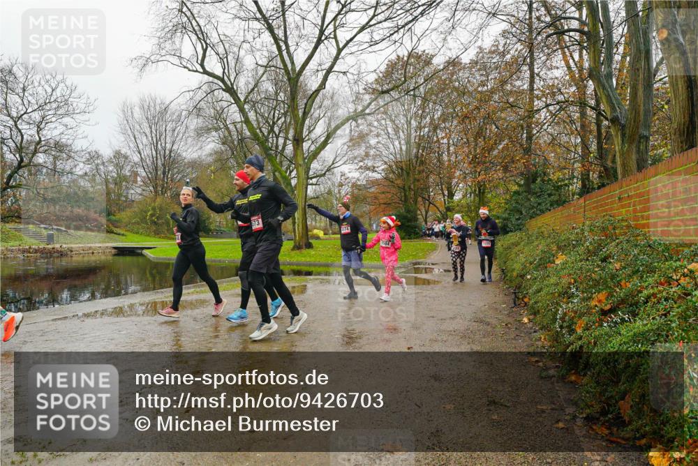 07.12.2025 - St. Pauli X-Mass-Run No. 15 Michael Burmester http://msf.ph/oto/9426703 07.12.2025 10:43:47 Laufen 73, 1559 meine-sportfotos.de