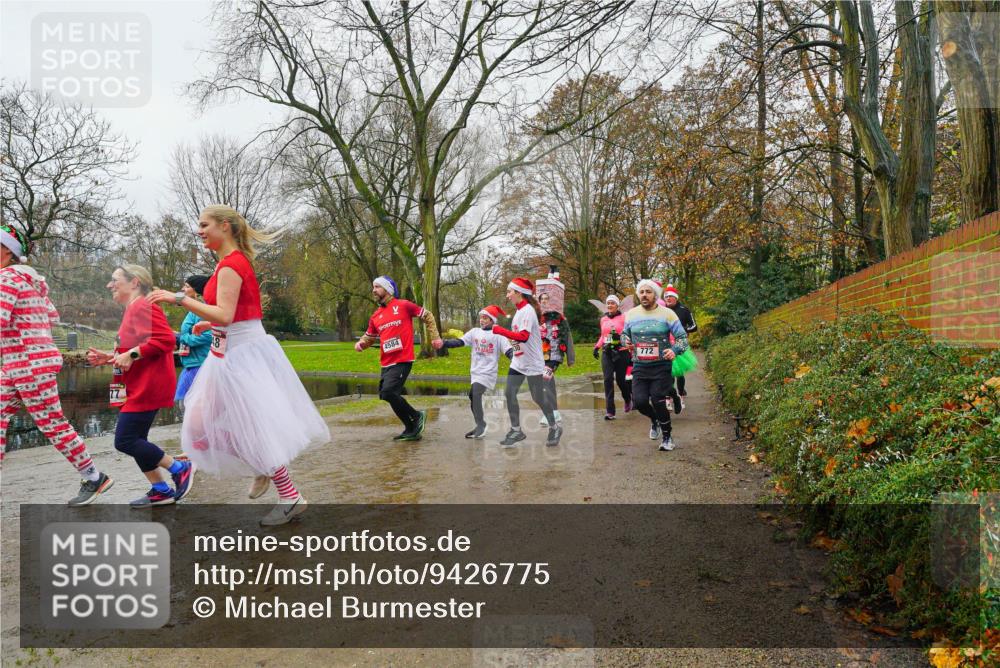 07.12.2025 - St. Pauli X-Mass-Run No. 15 Michael Burmester http://msf.ph/oto/9426775 07.12.2025 10:45:06 Laufen 77, 8, 4584, 772 meine-sportfotos.de