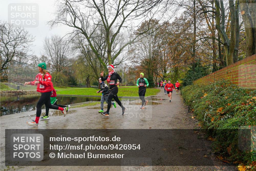 07.12.2025 - St. Pauli X-Mass-Run No. 15 Michael Burmester http://msf.ph/oto/9426954 07.12.2025 11:01:37 Laufen 195, 2852, 2918 meine-sportfotos.de