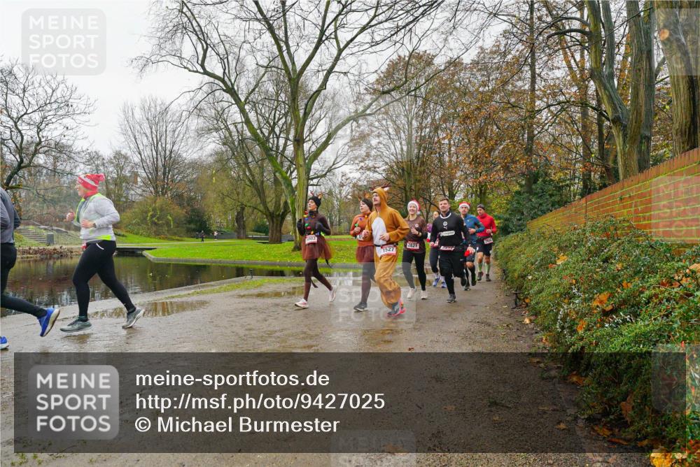 07.12.2025 - St. Pauli X-Mass-Run No. 15 Michael Burmester http://msf.ph/oto/9427025 07.12.2025 11:03:48 Laufen 5003, 2821, 2821, 1527 meine-sportfotos.de