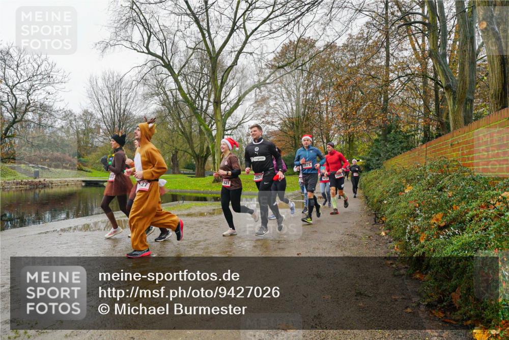 07.12.2025 - St. Pauli X-Mass-Run No. 15 Michael Burmester http://msf.ph/oto/9427026 07.12.2025 11:03:49 Laufen 2875, 2823, 27, 821 meine-sportfotos.de
