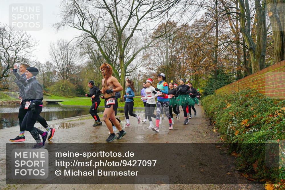 07.12.2025 - St. Pauli X-Mass-Run No. 15 Michael Burmester http://msf.ph/oto/9427097 07.12.2025 11:05:29 Laufen 624, 2637, 610 meine-sportfotos.de