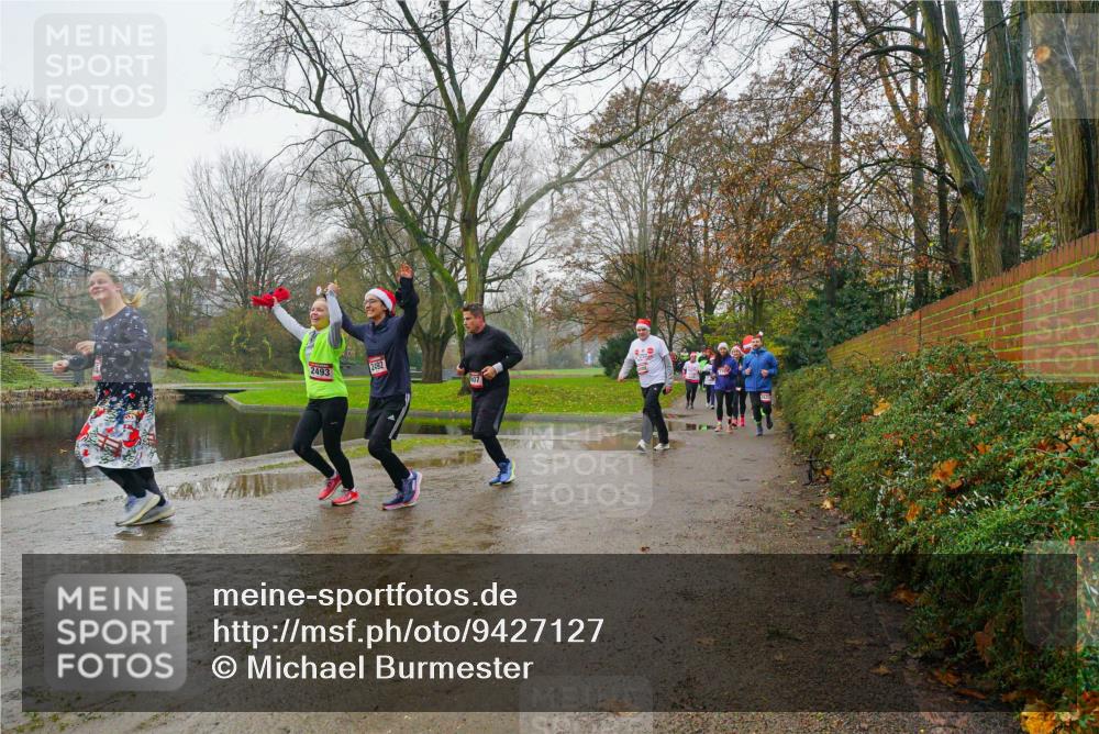 07.12.2025 - St. Pauli X-Mass-Run No. 15 Michael Burmester http://msf.ph/oto/9427127 07.12.2025 11:06:15 Laufen 2493, 2492 meine-sportfotos.de