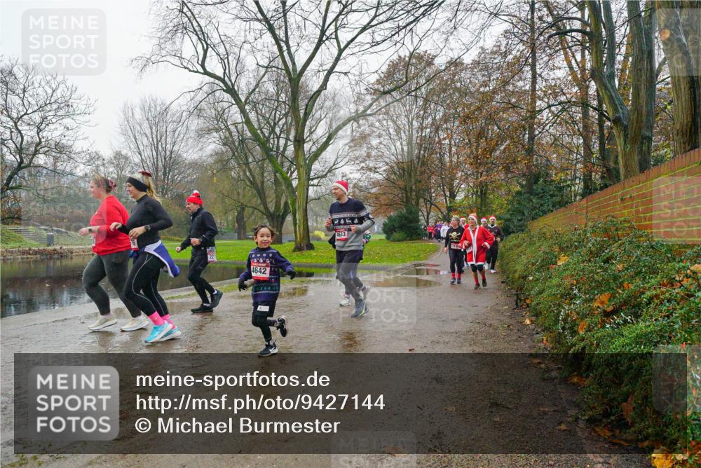 07.12.2025 - St. Pauli X-Mass-Run No. 15 Michael Burmester http://msf.ph/oto/9427144 07.12.2025 11:06:43 Laufen 4642, 4633 meine-sportfotos.de