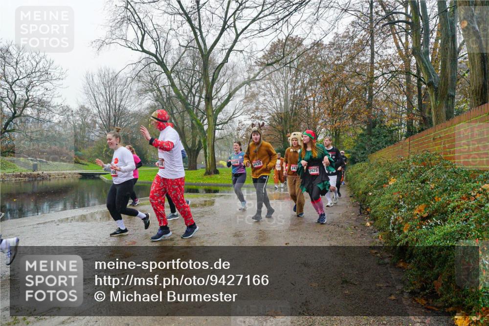 07.12.2025 - St. Pauli X-Mass-Run No. 15 Michael Burmester http://msf.ph/oto/9427166 07.12.2025 11:07:11 Laufen 2430, 242, 2429 meine-sportfotos.de