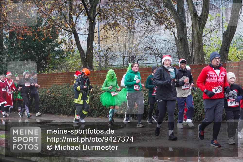 07.12.2025 - St. Pauli X-Mass-Run No. 15 Michael Burmester http://msf.ph/oto/9427374 07.12.2025 10:24:45 Laufen 2327, 513, 2325, 30, 4598, 500, 507 meine-sportfotos.de