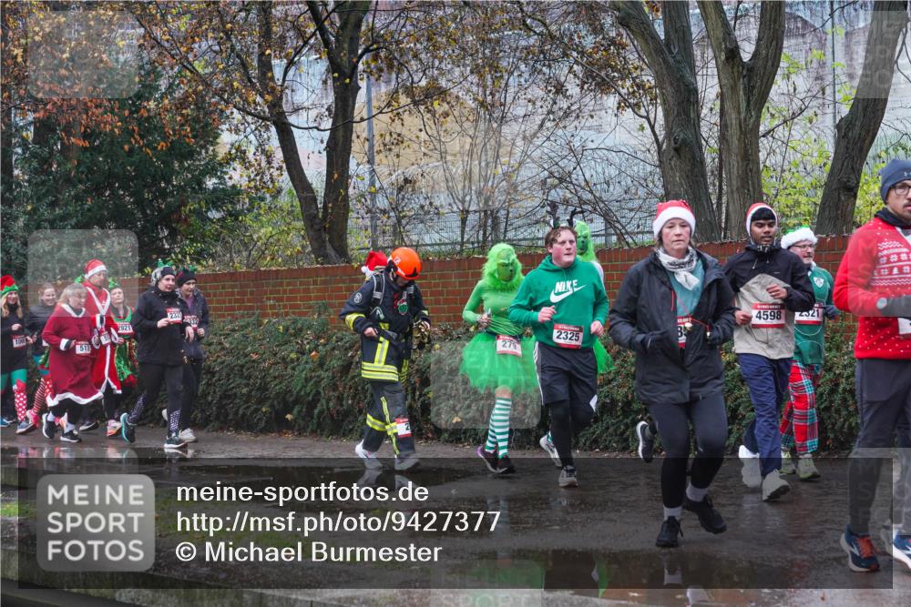 07.12.2025 - St. Pauli X-Mass-Run No. 15 Michael Burmester http://msf.ph/oto/9427377 07.12.2025 10:24:46 Laufen 106, 513, 2321, 4598, 2321, 2921, 2325, 279 meine-sportfotos.de
