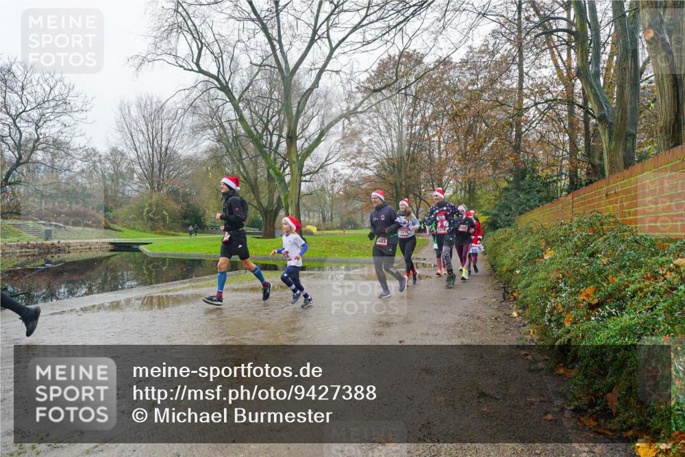 07.12.2025 - St. Pauli X-Mass-Run No. 15 Michael Burmester http://msf.ph/oto/9427388 07.12.2025 11:22:07 Laufen 3403, 3379 meine-sportfotos.de