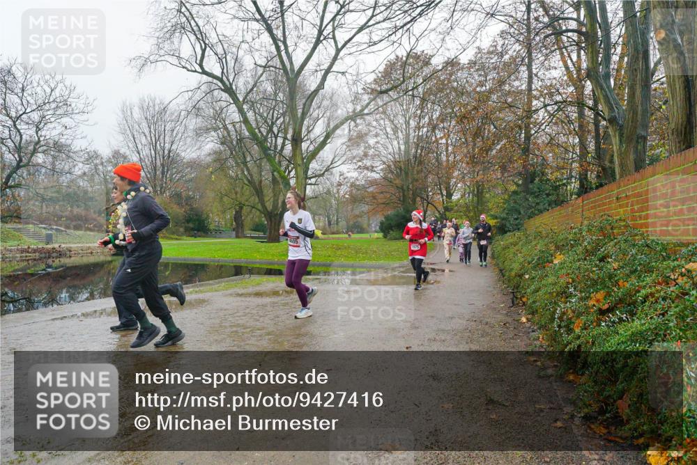 07.12.2025 - St. Pauli X-Mass-Run No. 15 Michael Burmester http://msf.ph/oto/9427416 07.12.2025 11:22:29 Laufen 4605, 1975 meine-sportfotos.de