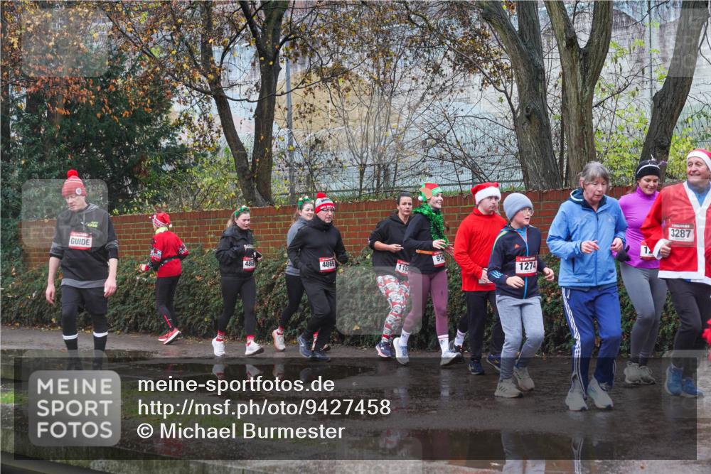 07.12.2025 - St. Pauli X-Mass-Run No. 15 Michael Burmester http://msf.ph/oto/9427458 07.12.2025 10:25:33 Laufen 486, 4869, 118, 914, 1274, 3287 meine-sportfotos.de