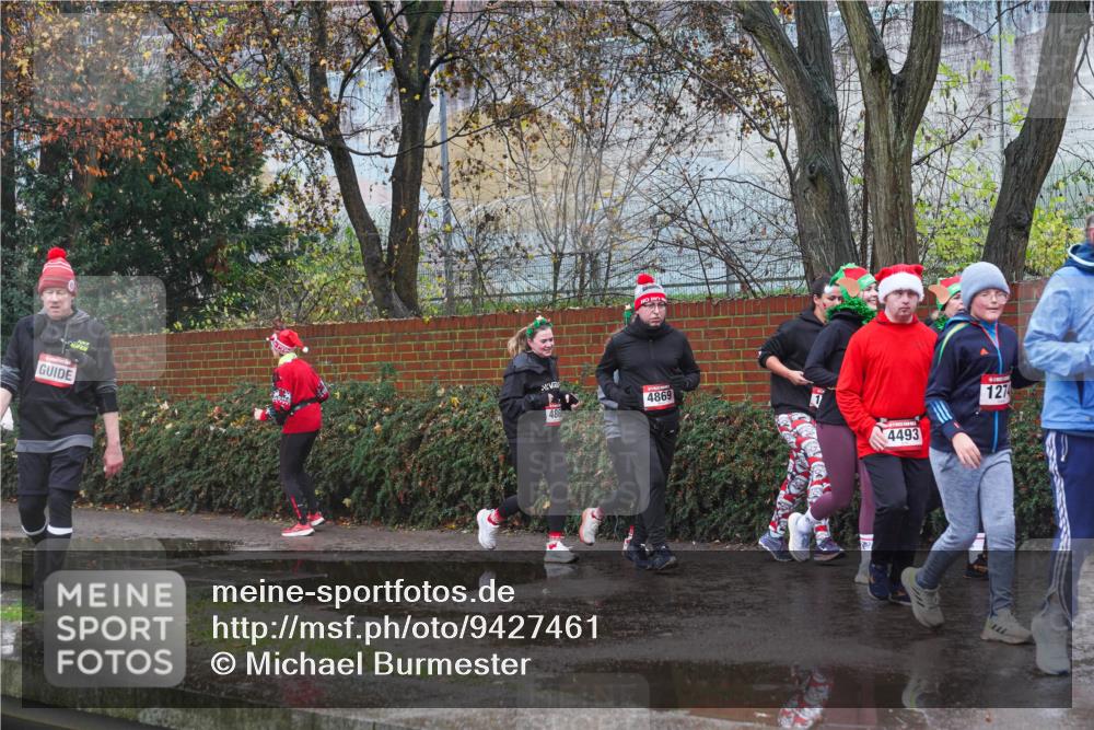 07.12.2025 - St. Pauli X-Mass-Run No. 15 Michael Burmester http://msf.ph/oto/9427461 07.12.2025 10:25:34 Laufen 486, 4869, 4493, 127 meine-sportfotos.de