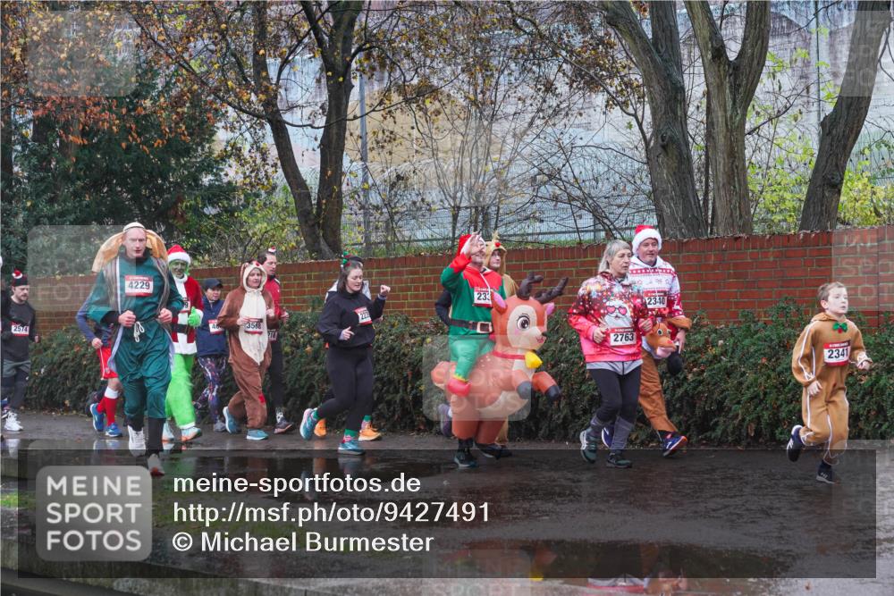 07.12.2025 - St. Pauli X-Mass-Run No. 15 Michael Burmester http://msf.ph/oto/9427491 07.12.2025 10:25:57 Laufen 2574, 4229, 3548, 216, 233, 2763, 2340, 2341 meine-sportfotos.de