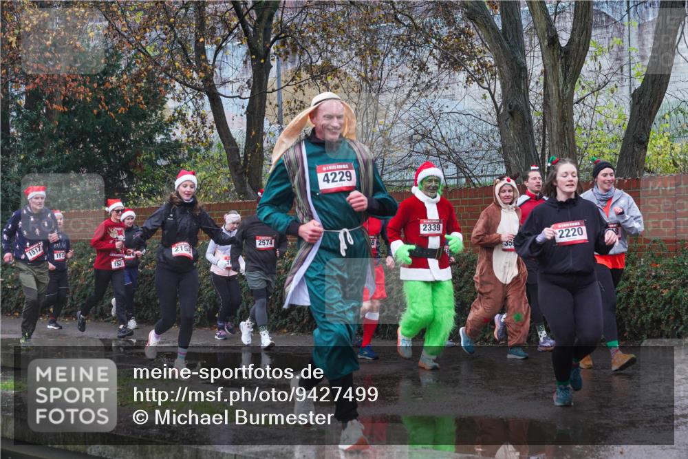 07.12.2025 - St. Pauli X-Mass-Run No. 15 Michael Burmester http://msf.ph/oto/9427499 07.12.2025 10:26:00 Laufen 1517, 1515, 1521, 215, 2574, 4229, 2339, 2220 meine-sportfotos.de