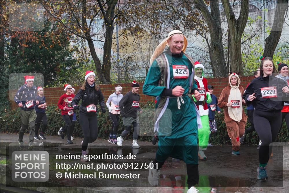 07.12.2025 - St. Pauli X-Mass-Run No. 15 Michael Burmester http://msf.ph/oto/9427501 07.12.2025 10:26:00 Laufen 1517, 2158, 1521, 169, 2574, 4229, 339, 461, 3598, 2220 meine-sportfotos.de