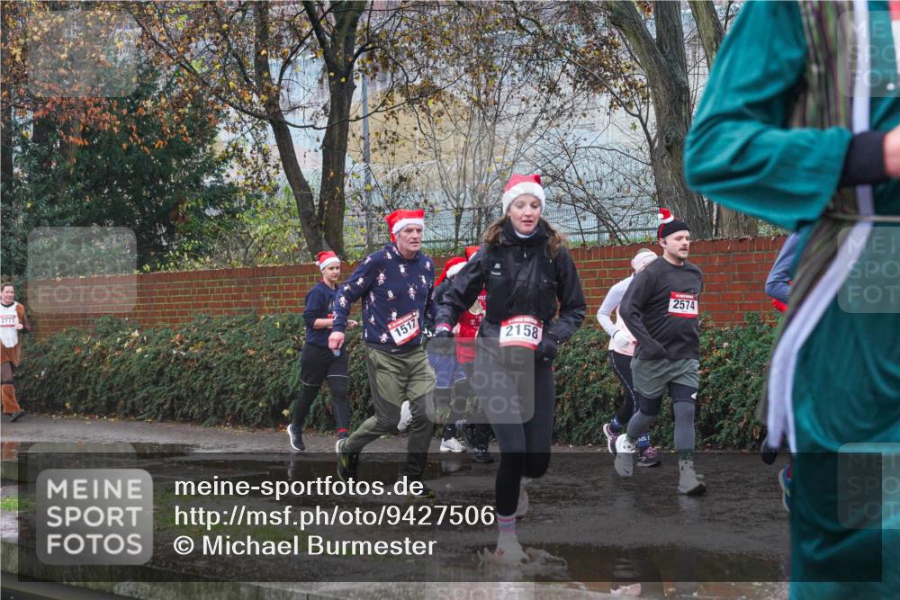 07.12.2025 - St. Pauli X-Mass-Run No. 15 Michael Burmester http://msf.ph/oto/9427506 07.12.2025 10:26:02 Laufen 2777, 1517, 2158, 2574 meine-sportfotos.de