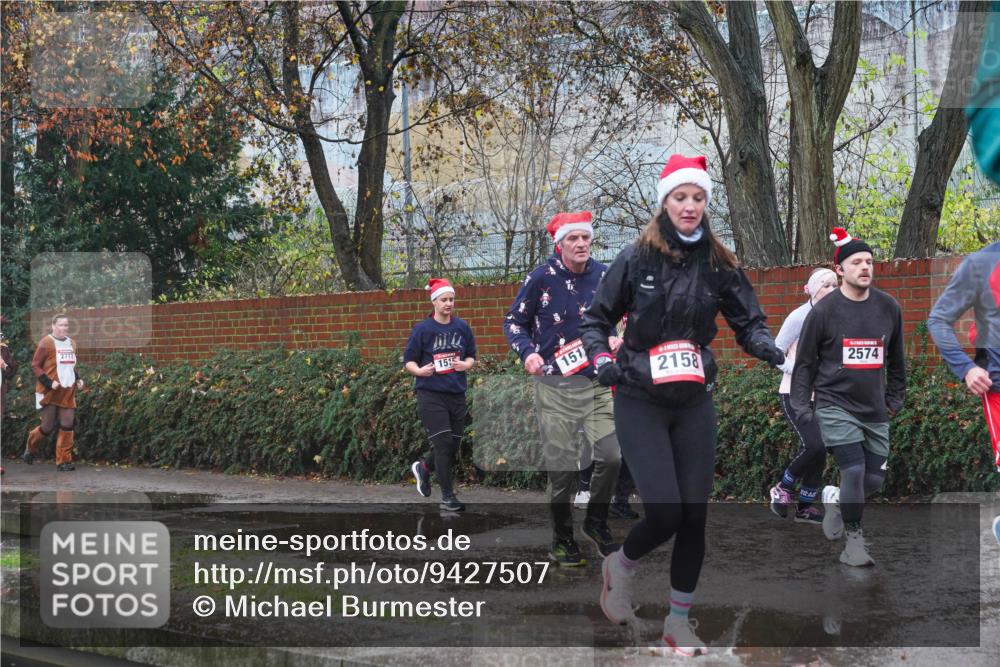 07.12.2025 - St. Pauli X-Mass-Run No. 15 Michael Burmester http://msf.ph/oto/9427507 07.12.2025 10:26:02 Laufen 2777, 15, 151, 2158, 2574 meine-sportfotos.de